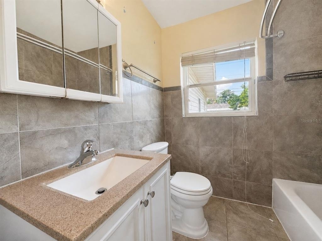 520 83rd Avenue N - Photo 13