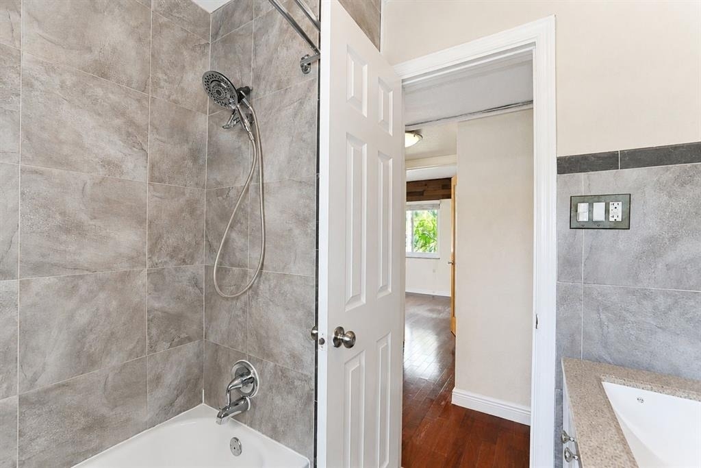 520 83rd Avenue N - Photo 14