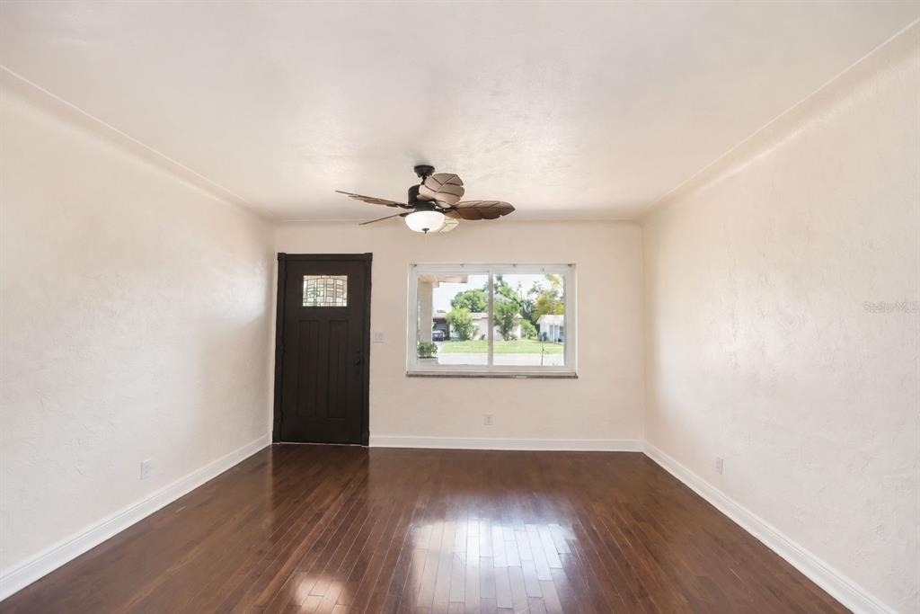 520 83rd Avenue N - Photo 2