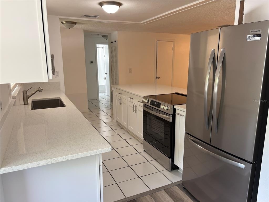 1108 Hollywood Avenue - Photo 5