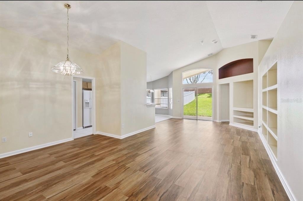 15723 Markham Drive - Photo 3