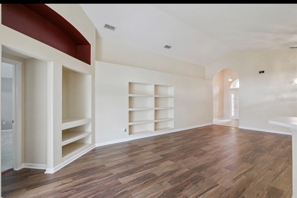 15723 Markham Drive - Photo 2