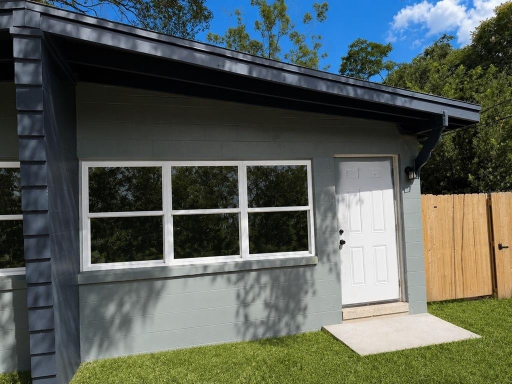 1605 Dauphin Lane - Photo 0