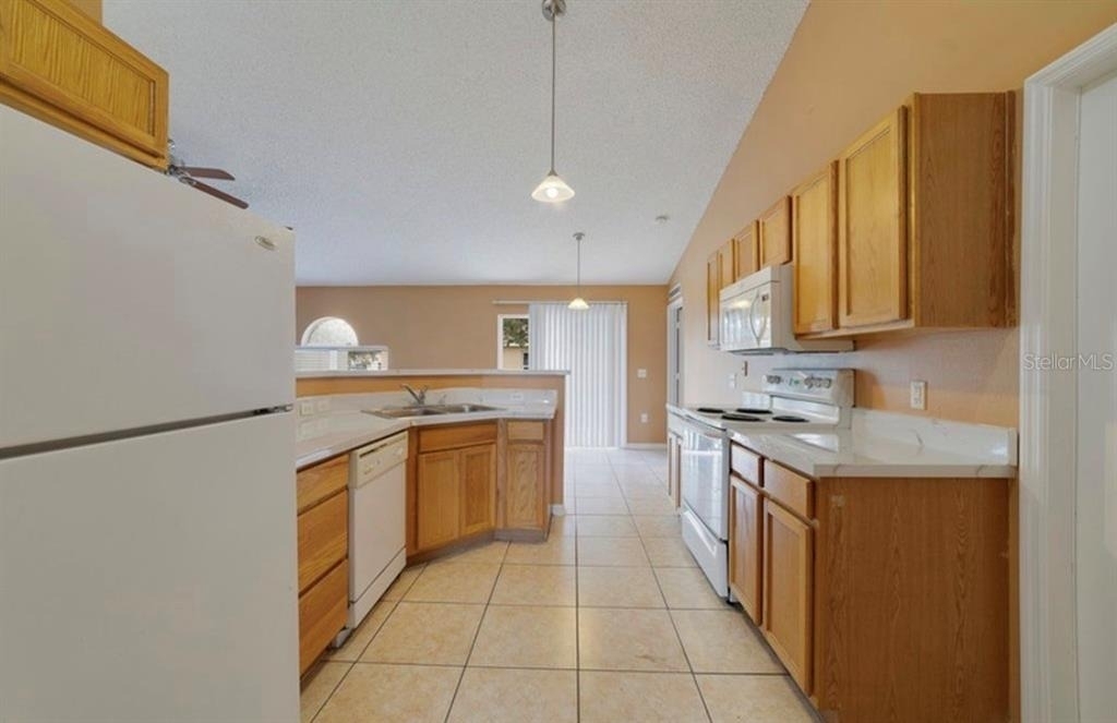 1907 Manatee Drive - Photo 2