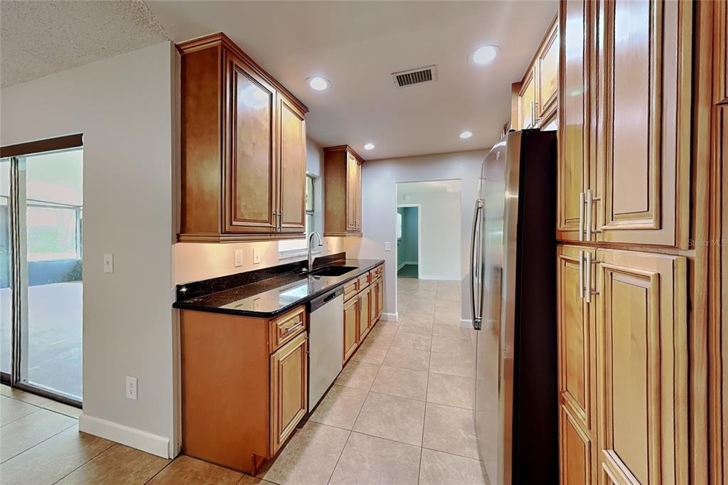 1016 Manchester Circle - Photo 3