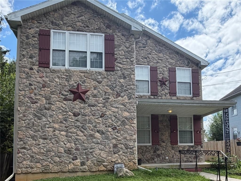 337 E Kleinhans Street - Photo 0