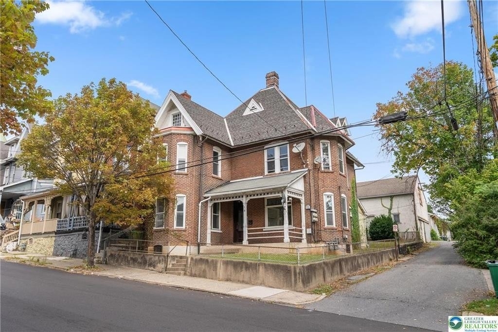 419 W 4th Street - Photo 0