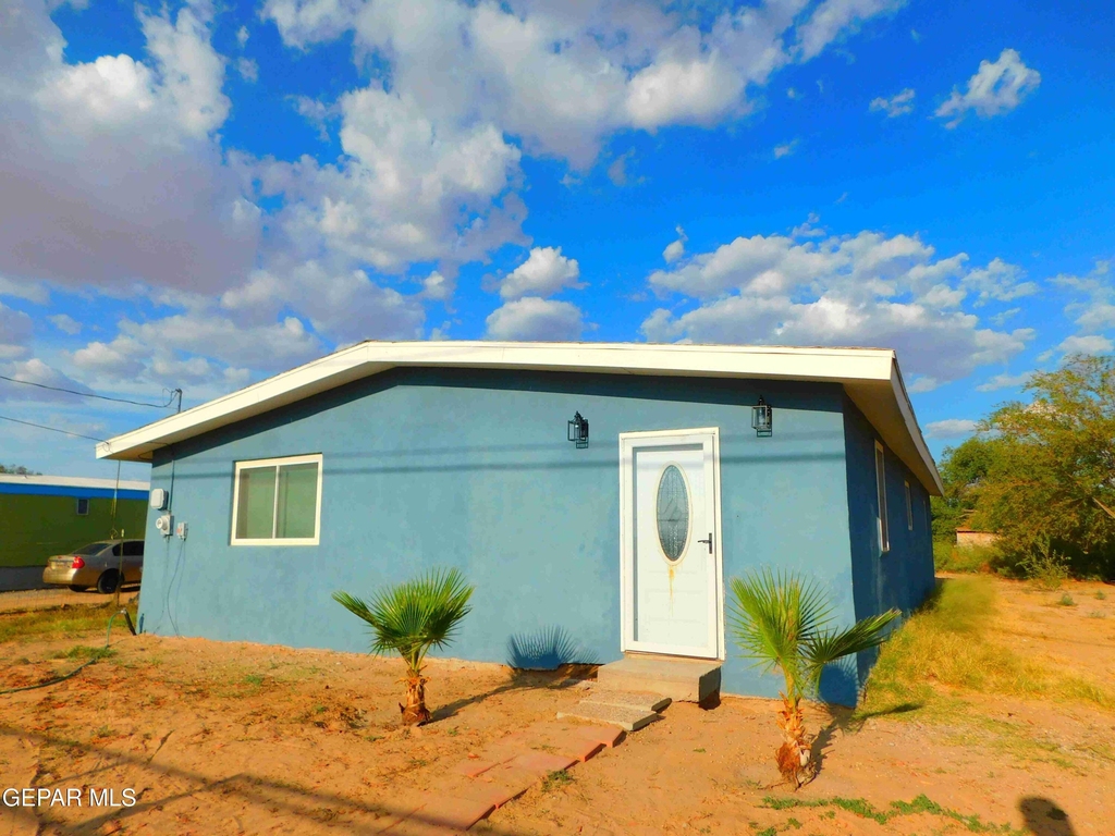 712 Ascencion Street - Photo 2
