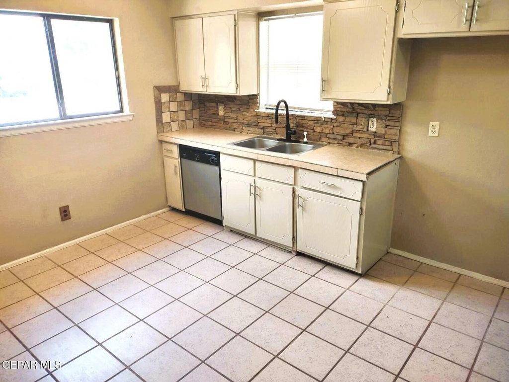 725 Arredondo Drive - Photo 9