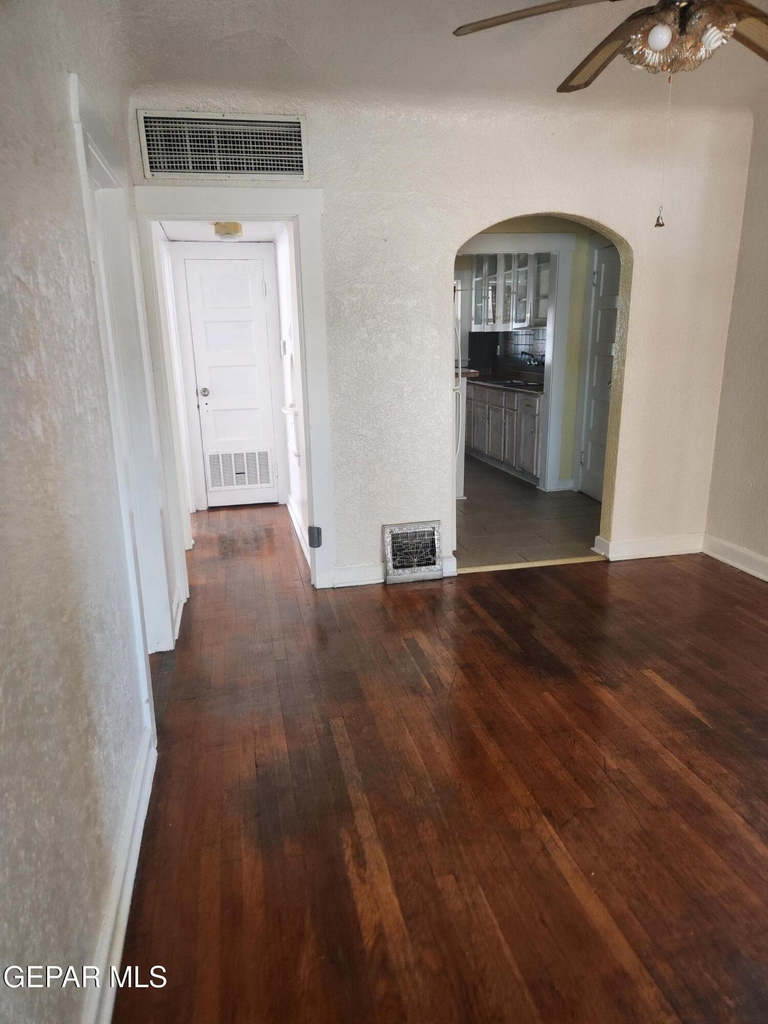 4002 Hueco Avenue - Photo 5