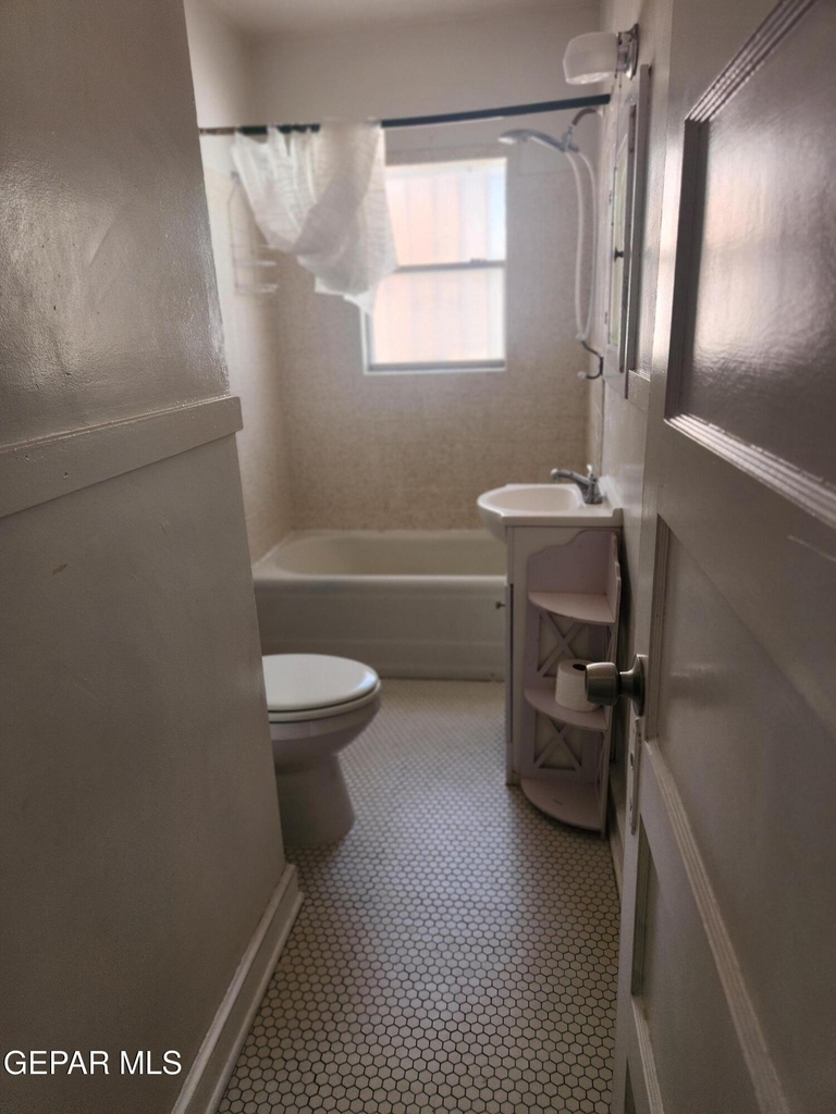 4002 Hueco Avenue - Photo 12