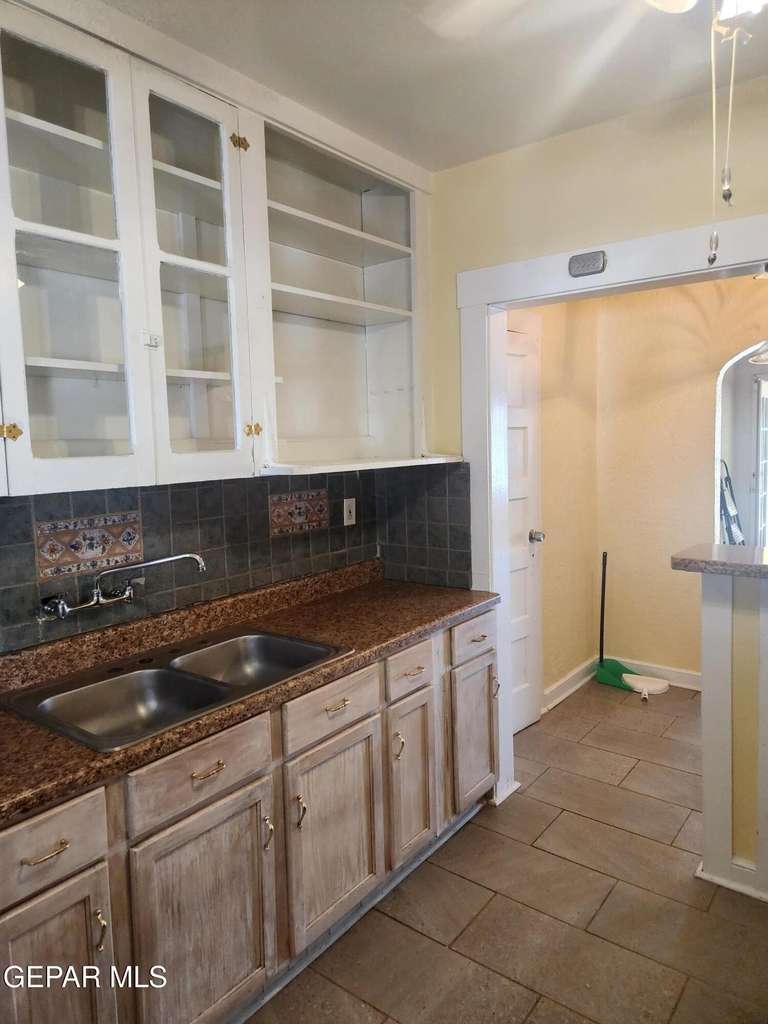 4002 Hueco Avenue - Photo 9