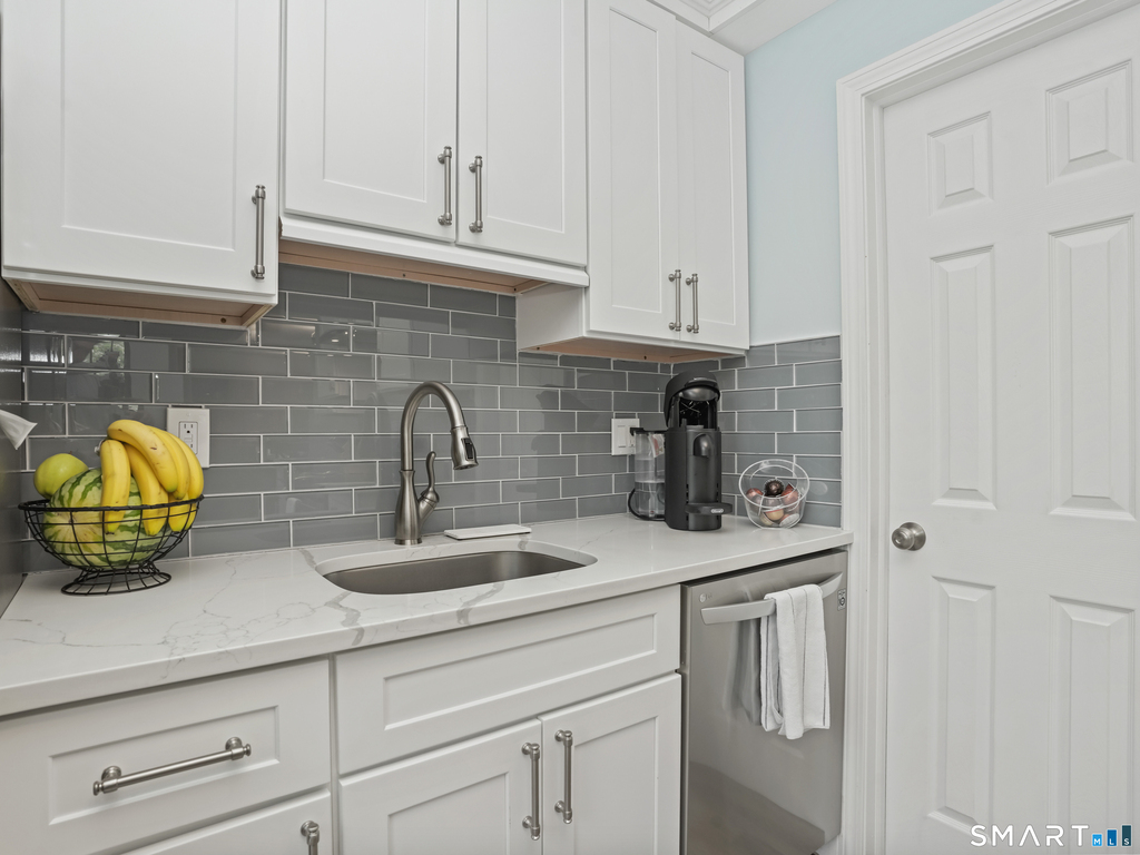 272 Hubbard Avenue - Photo 12