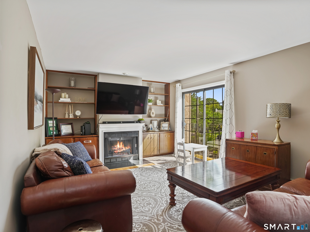 272 Hubbard Avenue - Photo 2