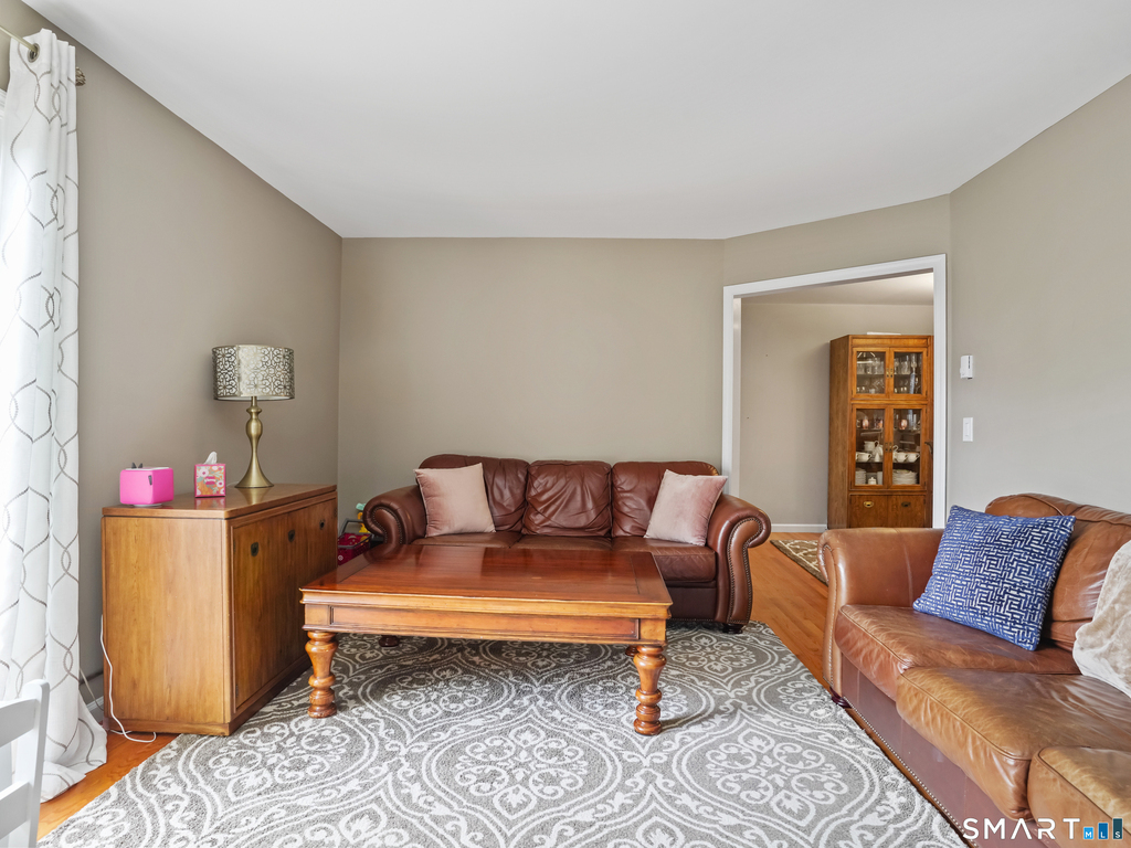 272 Hubbard Avenue - Photo 5