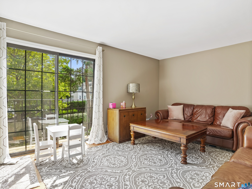 272 Hubbard Avenue - Photo 4