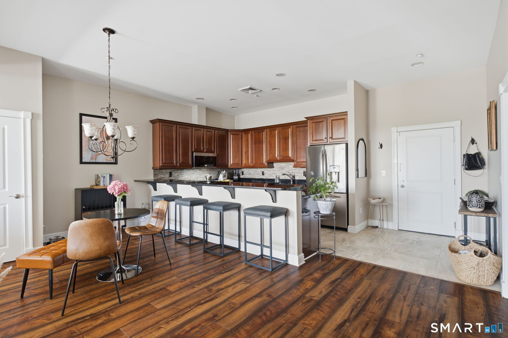 586 Thames Street - Photo 12