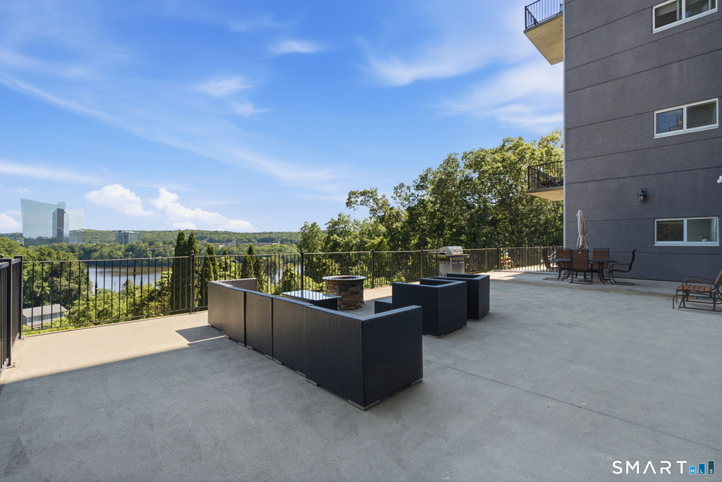 586 Thames Street - Photo 31