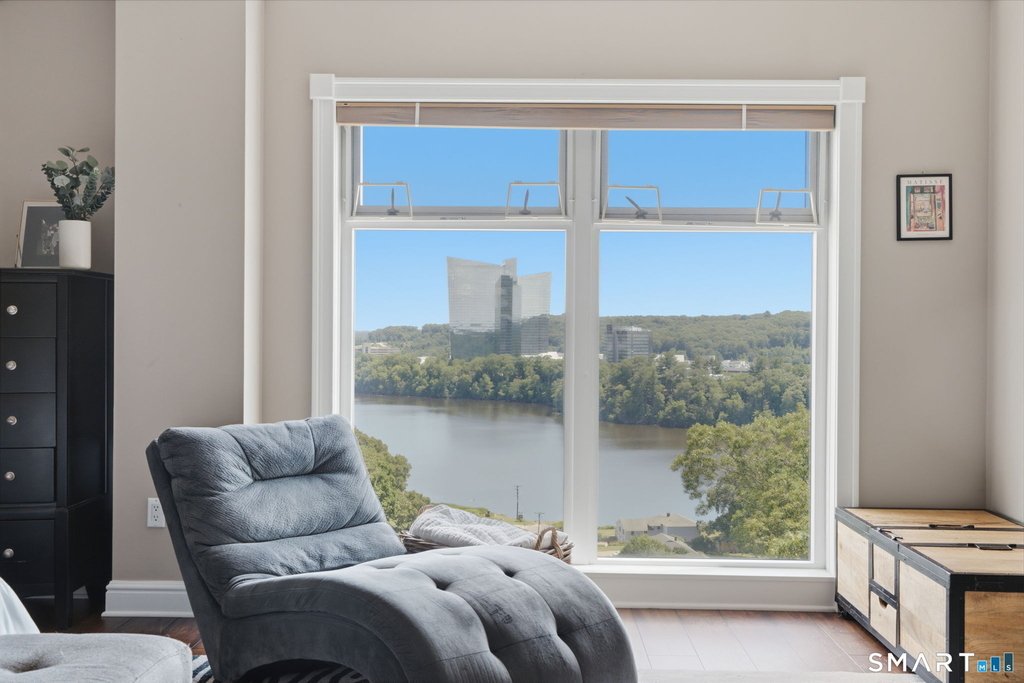 586 Thames Street - Photo 18