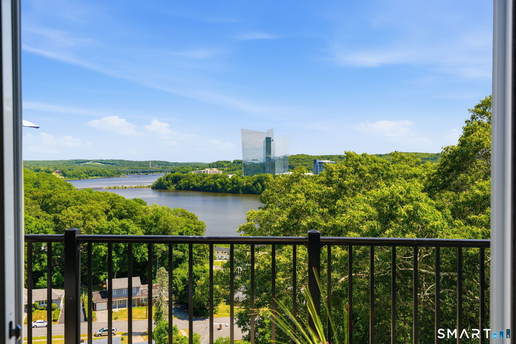 586 Thames Street - Photo 14