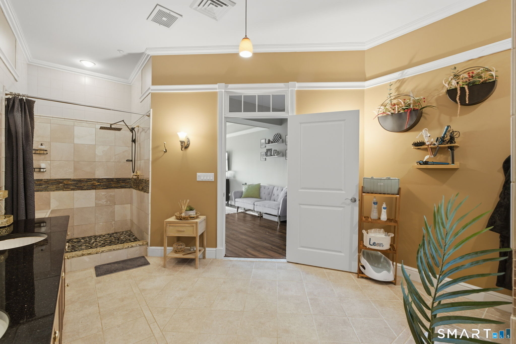 586 Thames Street - Photo 23