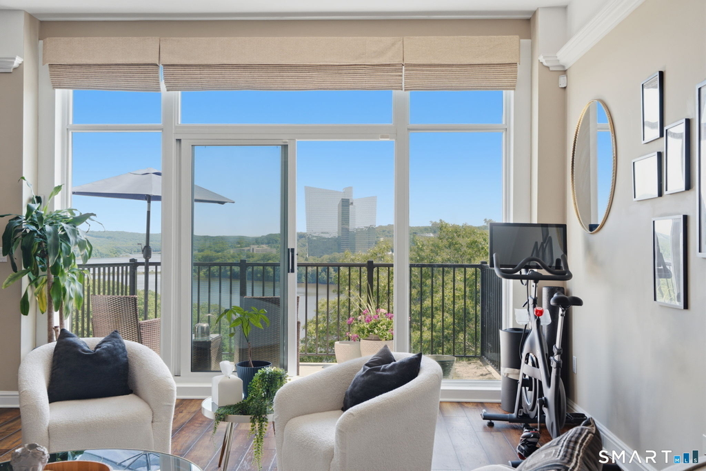 586 Thames Street - Photo 4