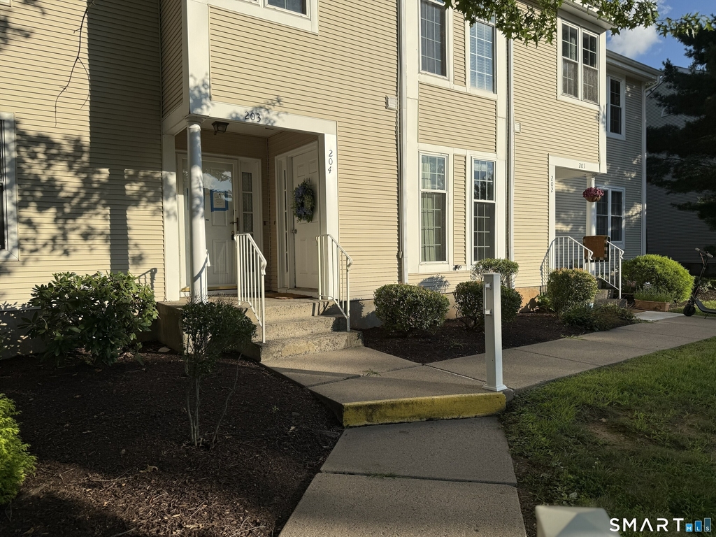 204 Country Club Court - Photo 0