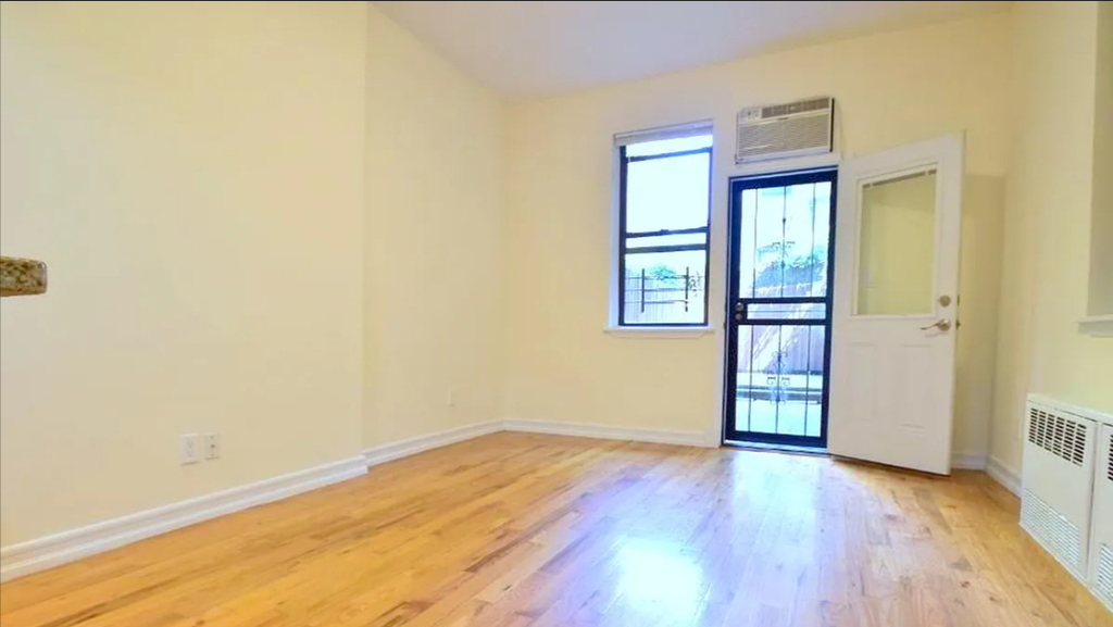 225 East 10th Street - Photo 4