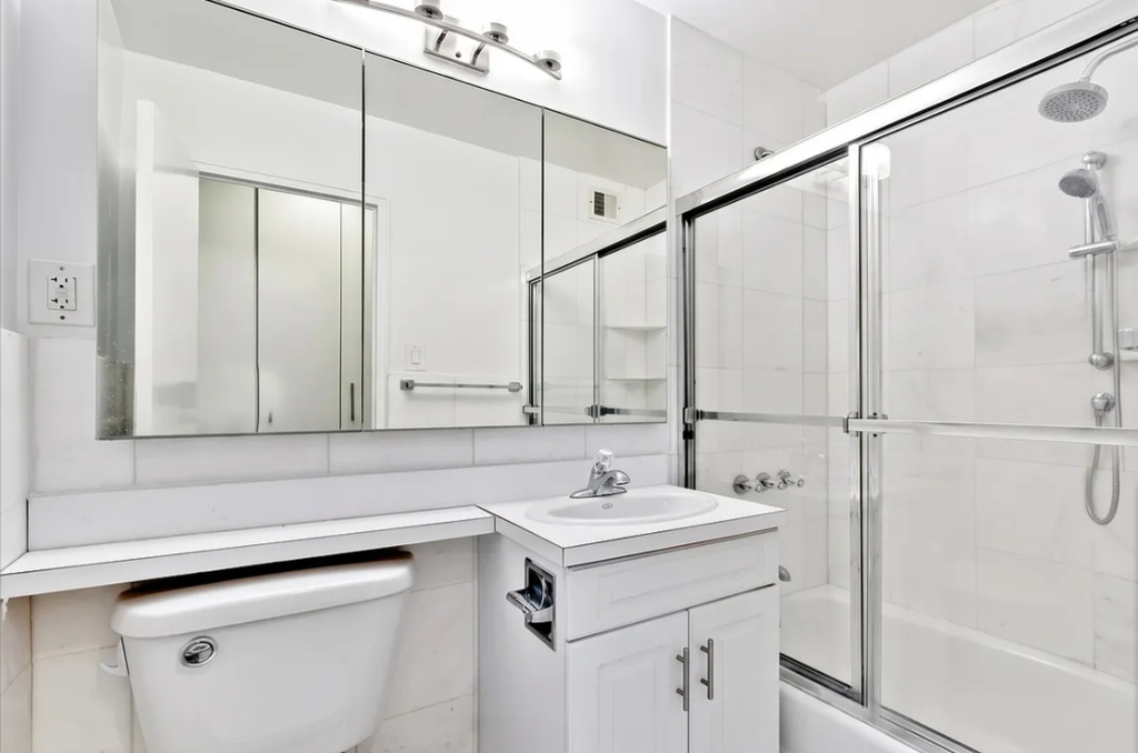 888 Eighth Avenue #7K - Photo 2