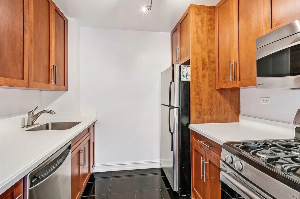 888 Eighth Avenue #7K - Photo 3