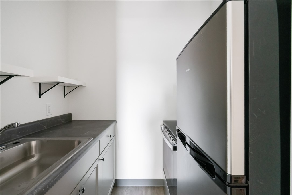 1115 6th Ave - Photo 8