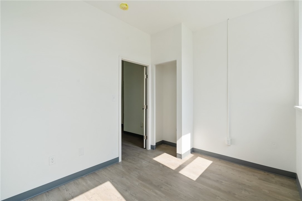 1115 6th Ave - Photo 4