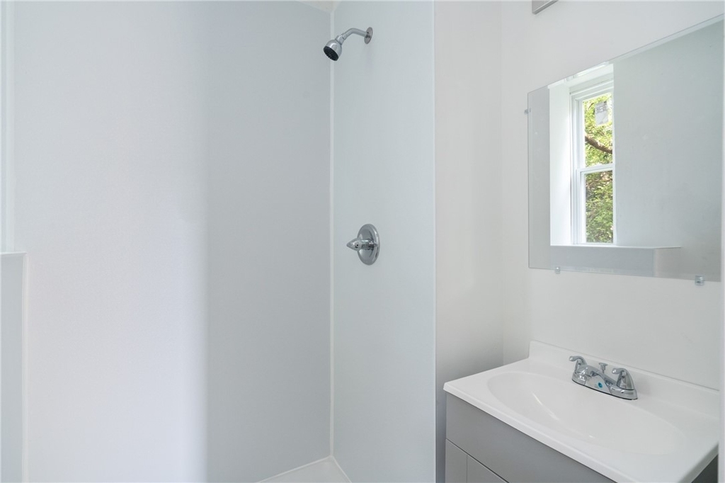 1115 6th Ave - Photo 2