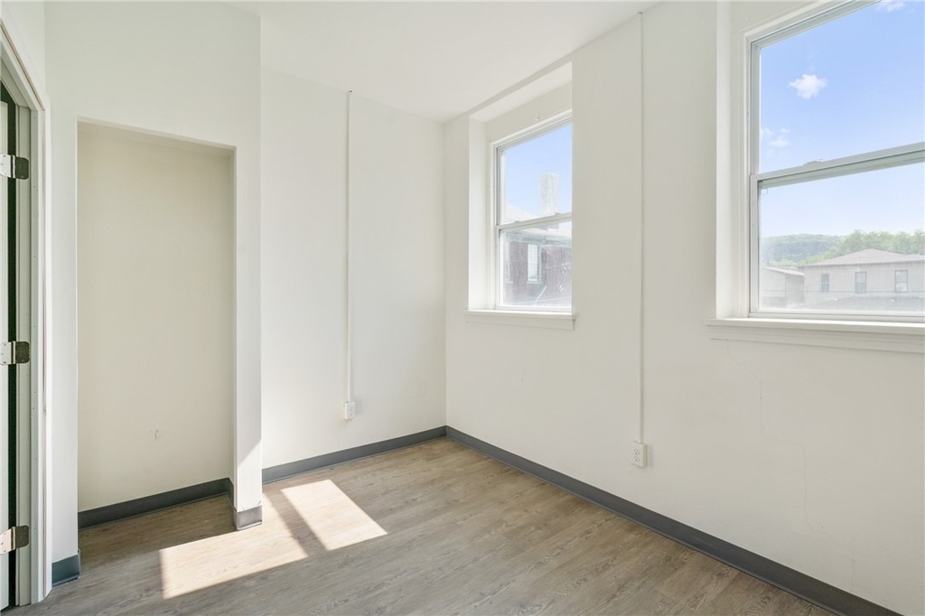 1115 6th Ave - Photo 3