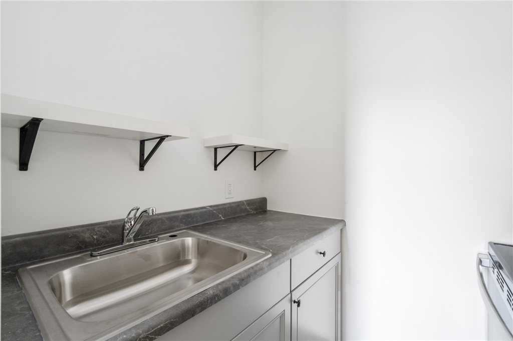 1115 6th Ave - Photo 7