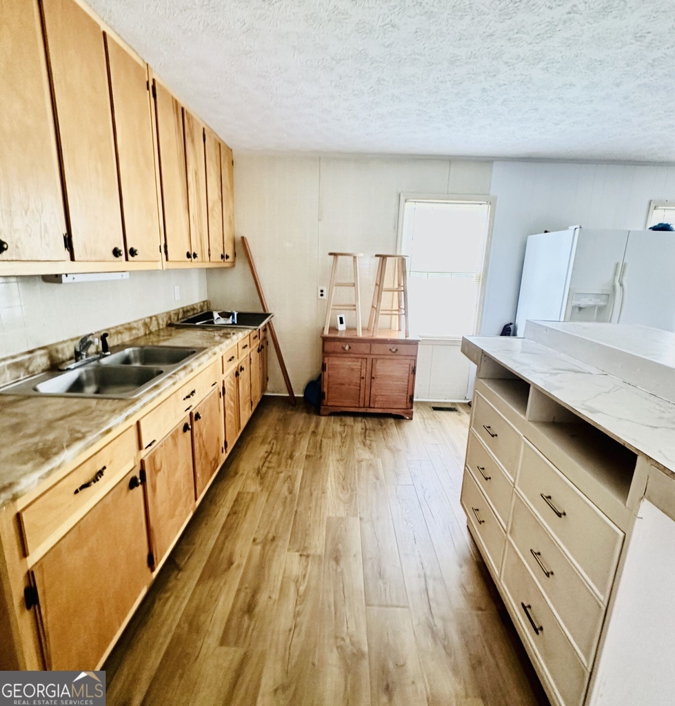 111b Tyler Street - Photo 4