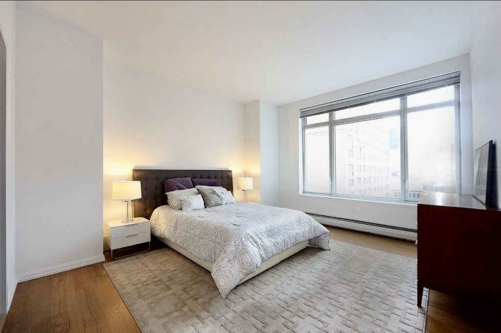 East 59th Street - Photo 3