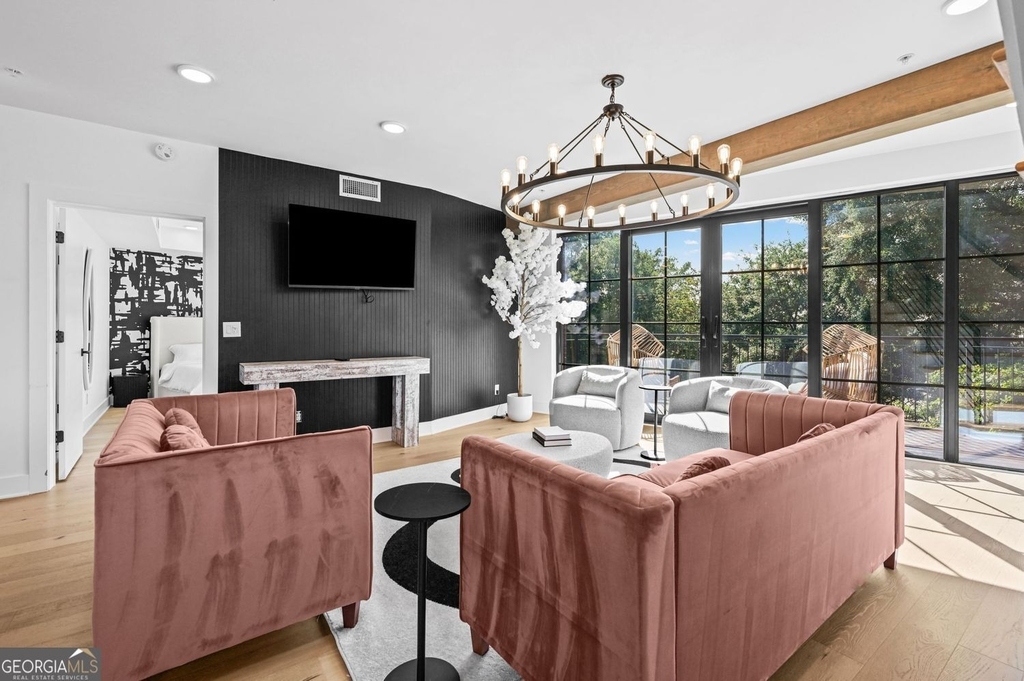 346 Peters Street Sw - Photo 2