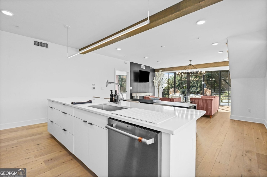 346 Peters Street Sw - Photo 6
