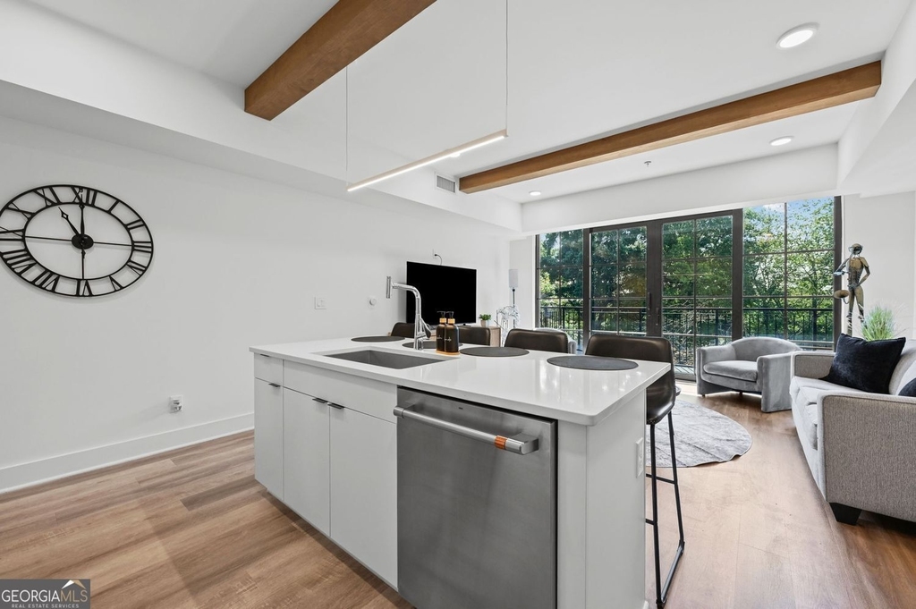 346 Peters Street Sw - Photo 5