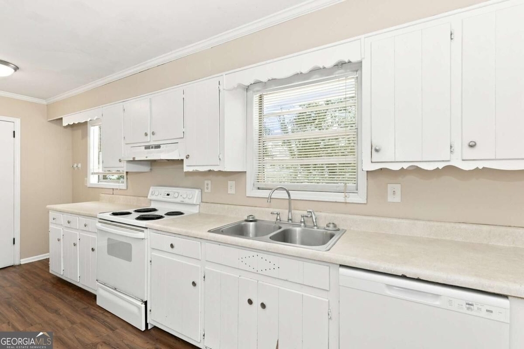 2909 Briarwood Boulevard - Photo 2