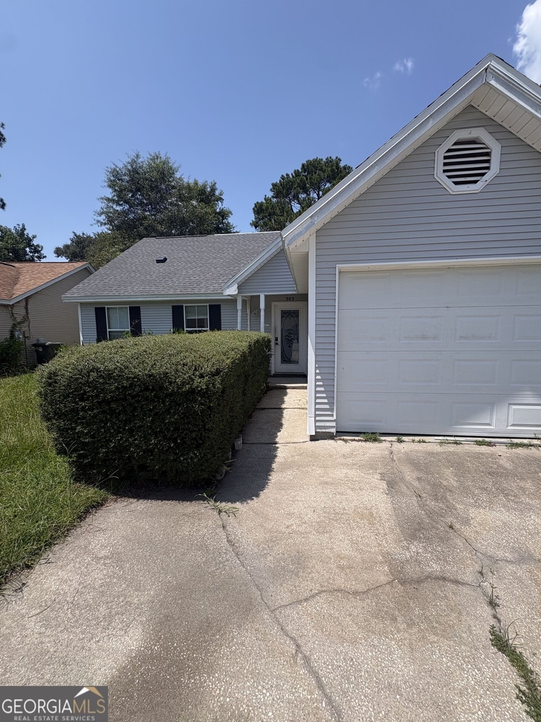 303 Holly Court - Photo 0