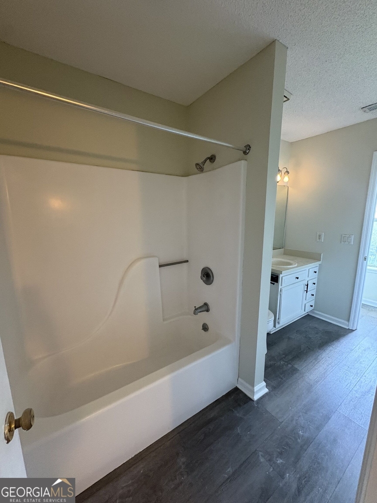 303 Holly Court - Photo 5