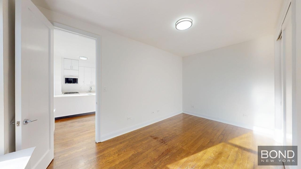 West 12th Street - Photo 5