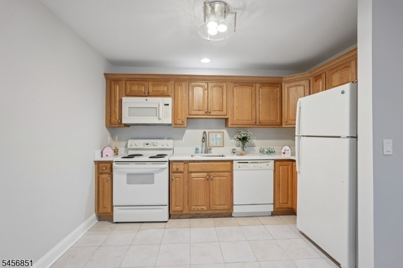 53 Broadway - Photo 1