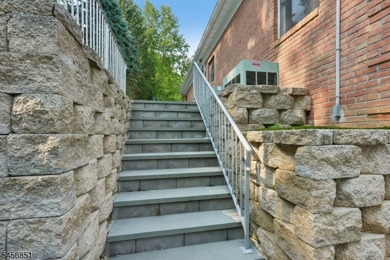 53 Broadway - Photo 23