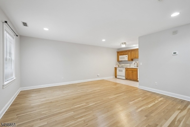 53 Broadway - Photo 3