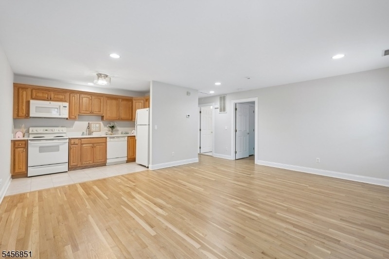 53 Broadway - Photo 2