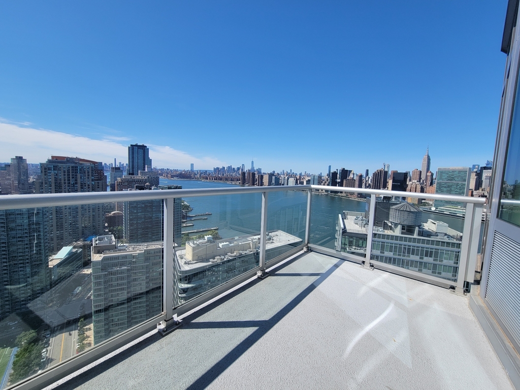 45-45 Center Boulevard - Photo 0
