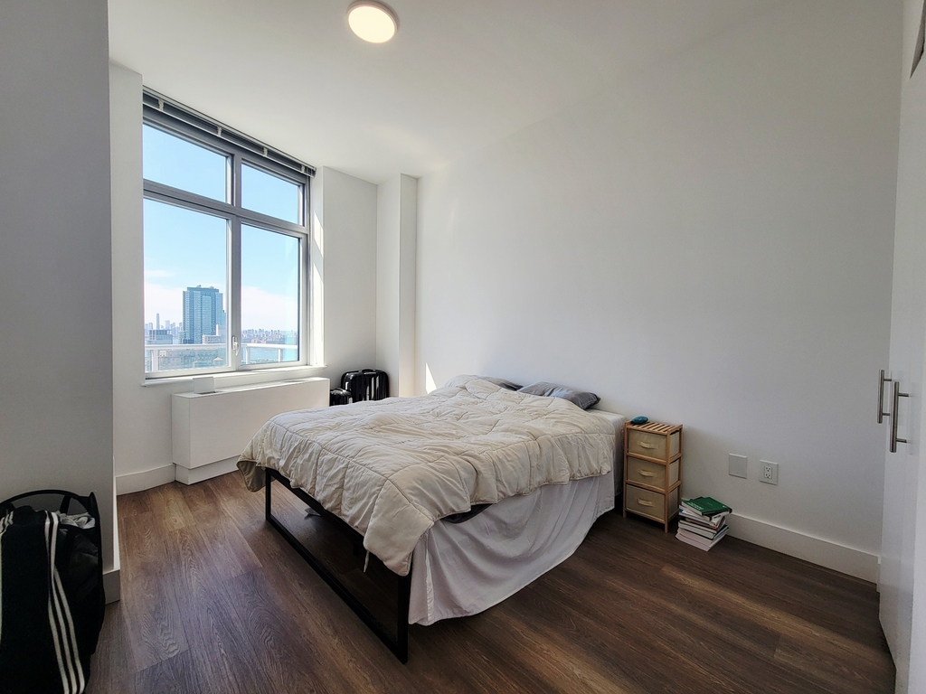 45-45 Center Boulevard - Photo 6